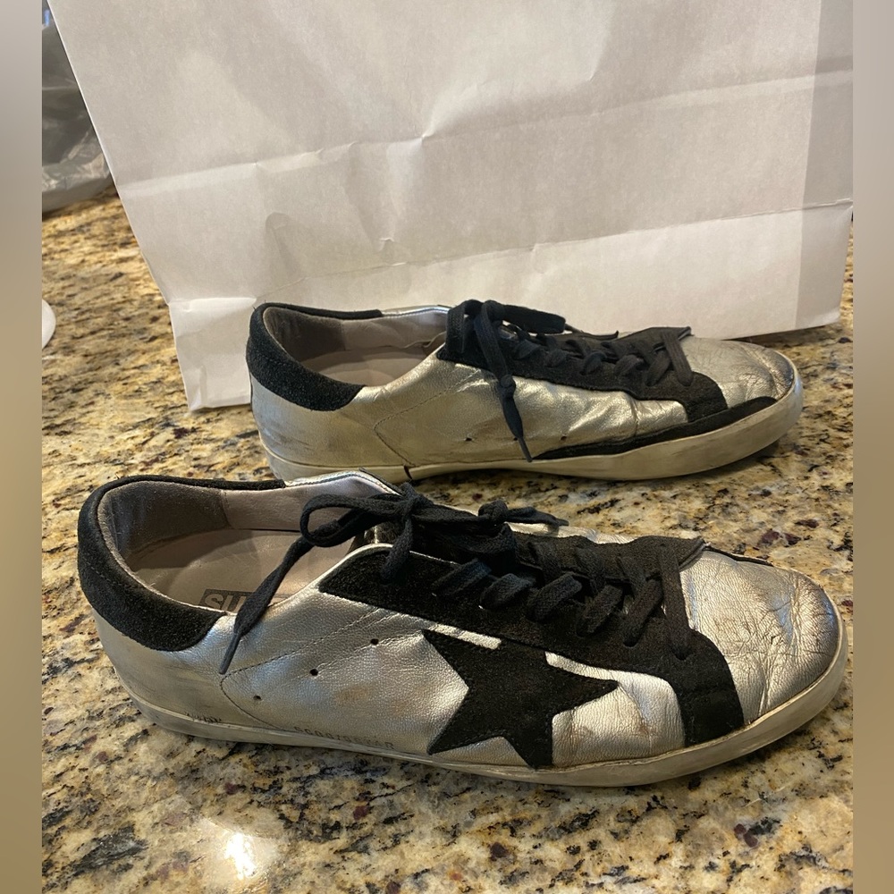 GOLDEN GOOSE SUPERSTAR Silver and Black Sneakers. Size 42. Influencer Favorite!